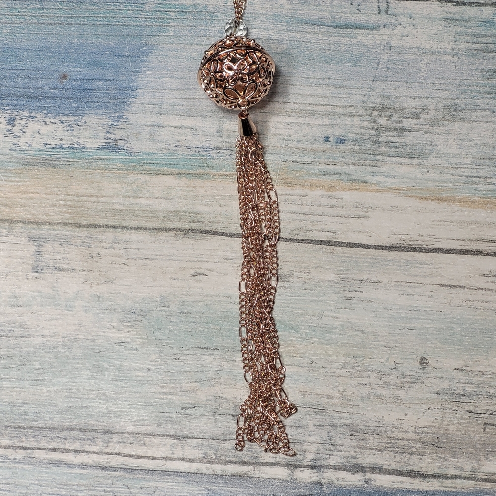 C 1946 Ball Tassel Necklace. - Picture 2 of 9